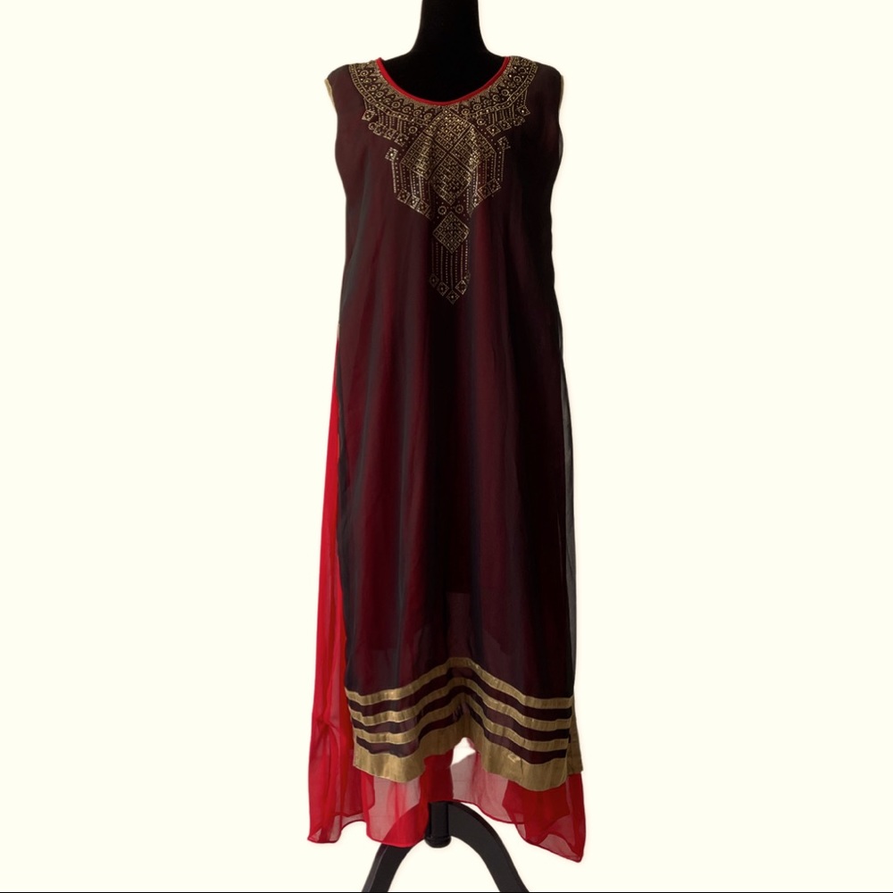 kaftan / Abaya Embellished with Gold stud size XL